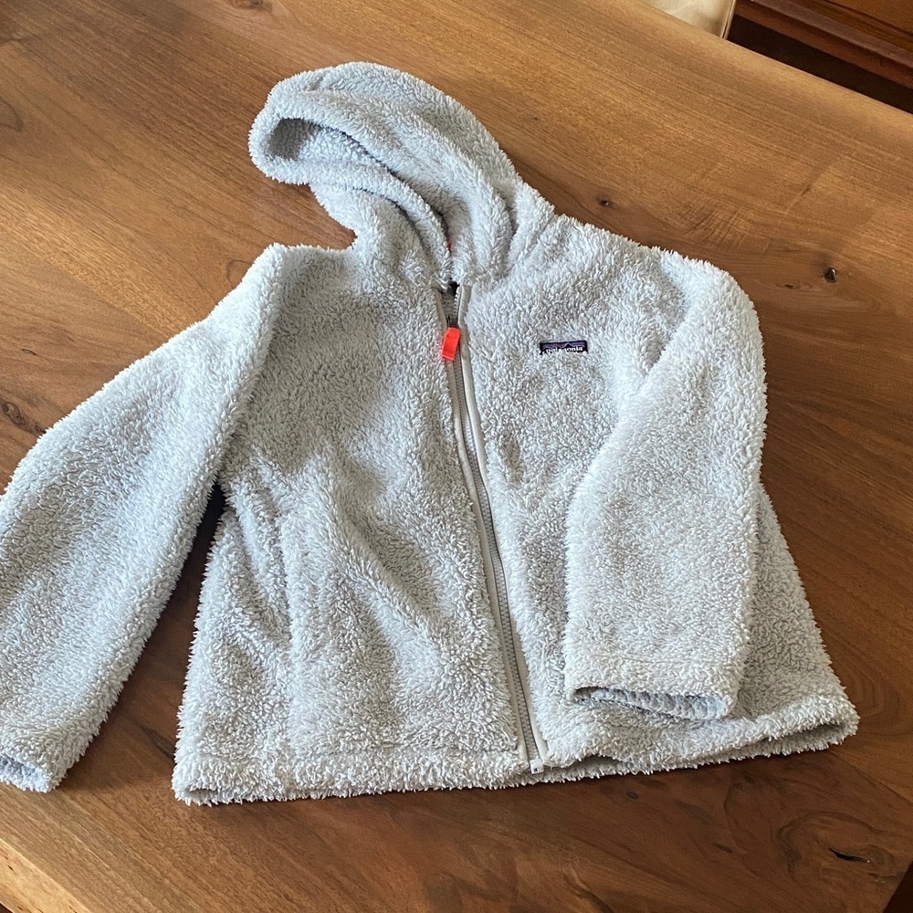 Patagonia girls size M 10 fleece jacket with hood Soft gray color